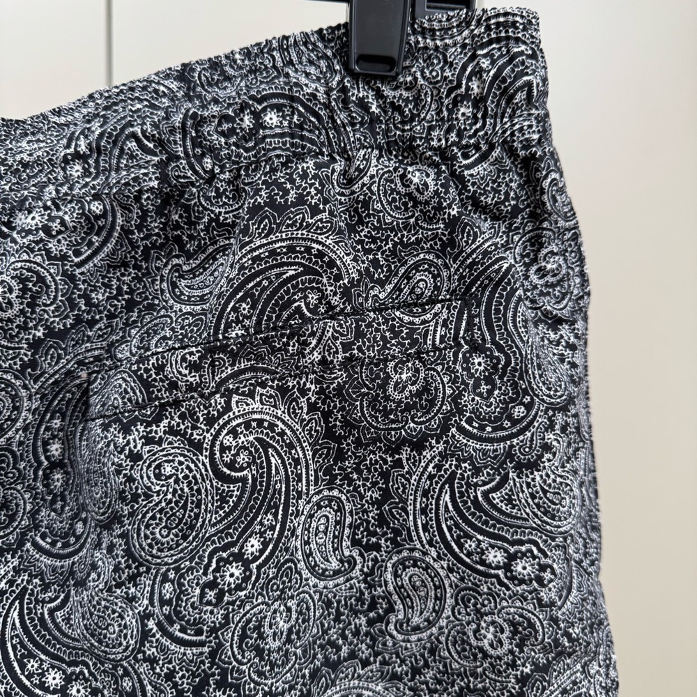 Topman Men’s S/M Black and White Paisley Swim Shorts - Picture 6 of 6